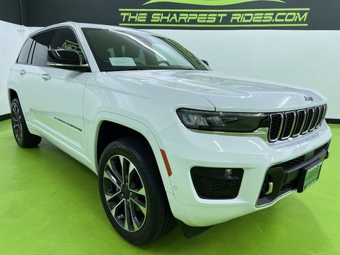 Used 2023 Jeep Grand Cherokee Overland AWD/4WD image 2