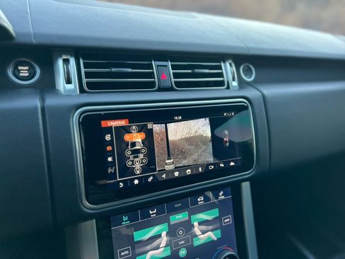 Used 2020 Land Rover Range Rover HSE image 24