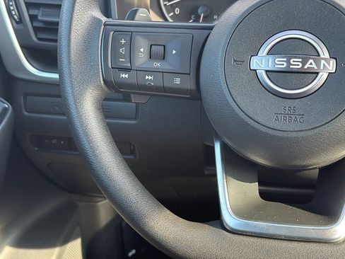 Used 2024 Nissan Rogue S FWD image 16