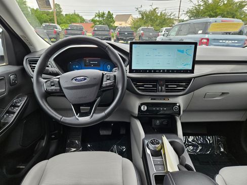 Certified 2025 Ford Escape Platinum w/ Class II Trailer Tow Package AWD/4WD image 14