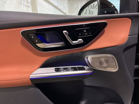 Used 2025 Mercedes-Benz GLC 350e 4MATIC image 13