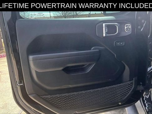 Used 2024 Jeep Wrangler Unlimited image 17