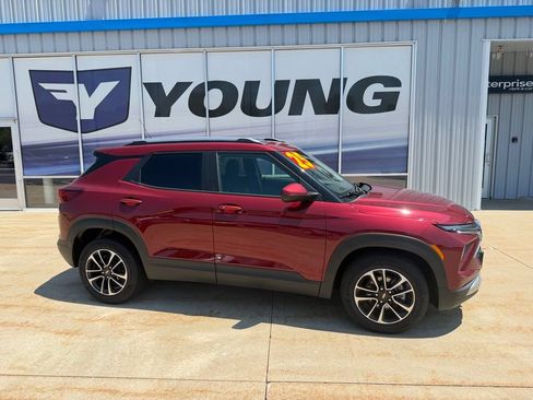 Used 2025 Chevrolet TrailBlazer LT FWD image 1