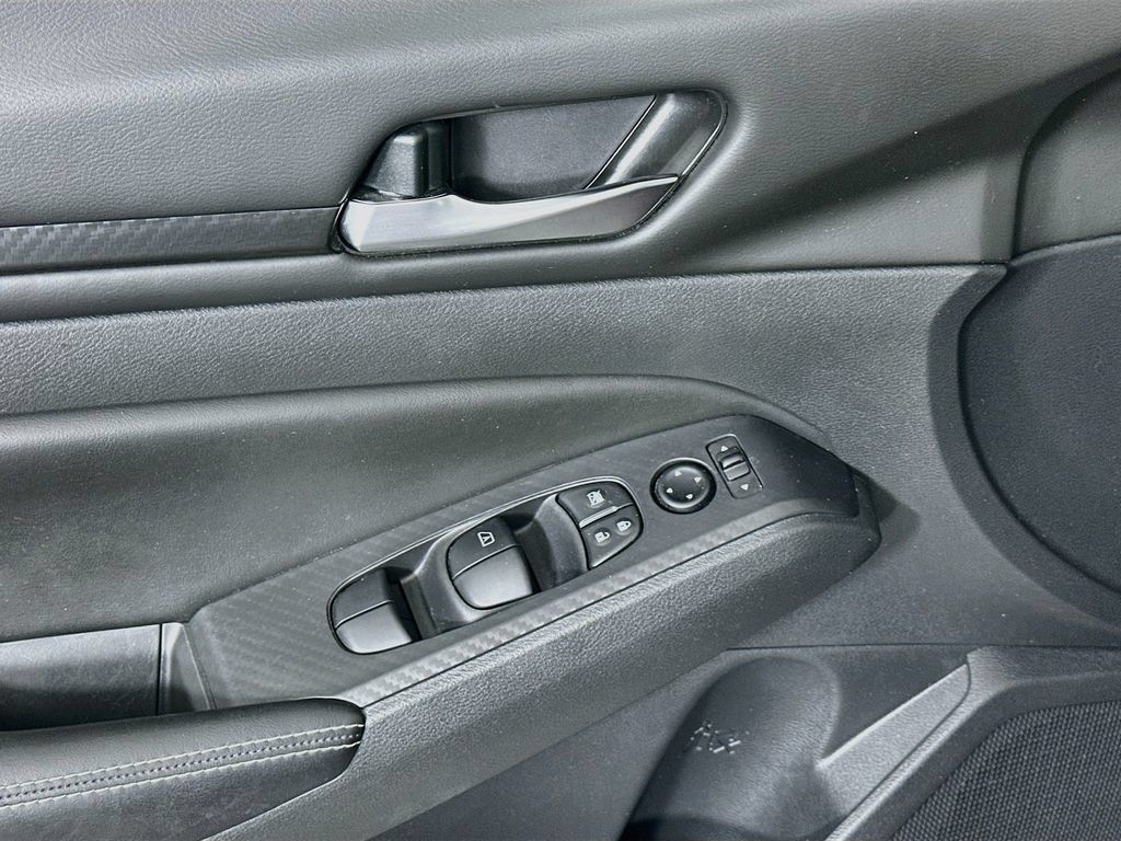 Certified 2024 Nissan Altima 2.5 SV w/ SV Premium Package FWD image 25