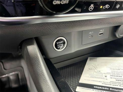 Used 2023 Nissan Rogue SV w/ SV Premium Package image 53