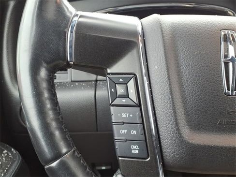 Used 2015 Lincoln Navigator 4WD image 17