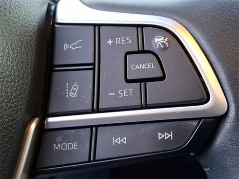 Certified 2023 Toyota Highlander XLE image 28