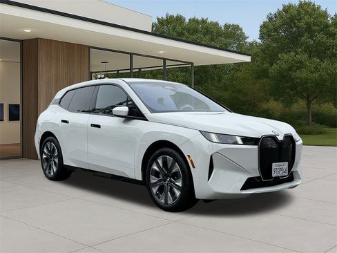 Used 2026 BMW iX xDrive45 w/ Premium Package image 5