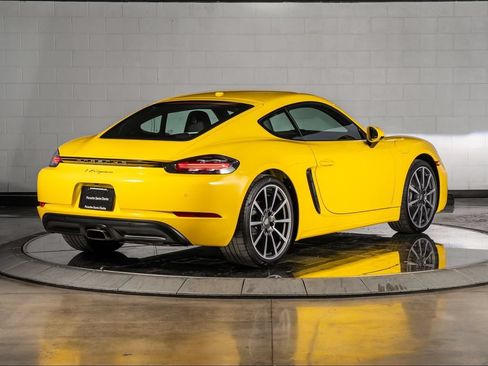 Used 2023 Porsche 718 Cayman RWD image 9