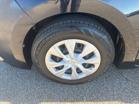 Used 2015 Toyota Corolla L image 9