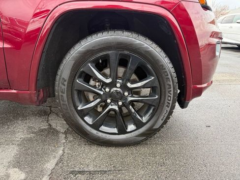 Used 2018 Jeep Grand Cherokee Altitude image 25