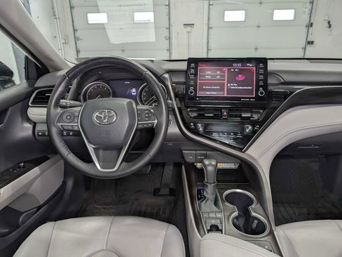 Used 2021 Toyota Camry XLE image 17