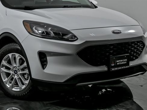 Used 2021 Ford Escape SE image 2