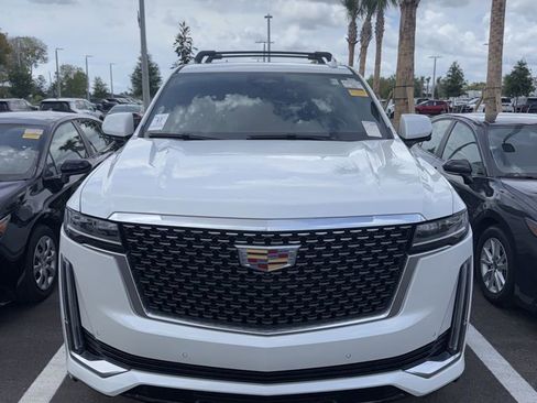 Used 2023 Cadillac Escalade Premium Luxury image 2