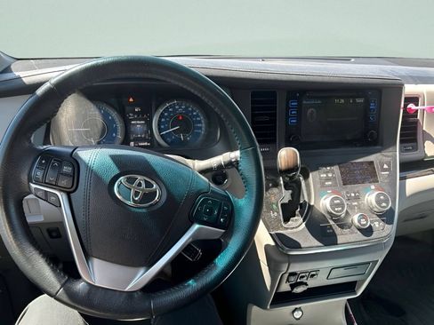 Used 2017 Toyota Sienna XLE w/ XLE Navigation Package AWD/4WD image 30