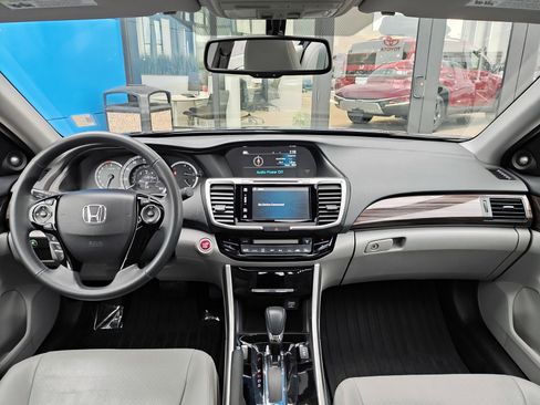 Used 2017 Honda Accord EX-L image 18