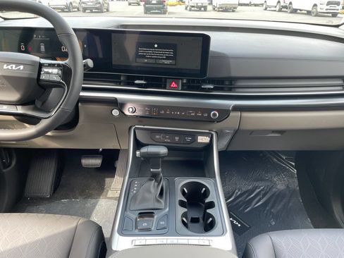 New 2027 Kia Carnival FWD image 11