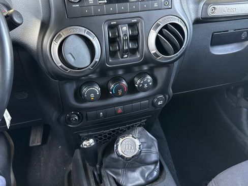 Used 2017 Jeep Wrangler Unlimited Sport w/ Quick Order Package 23S AWD/4WD image 7