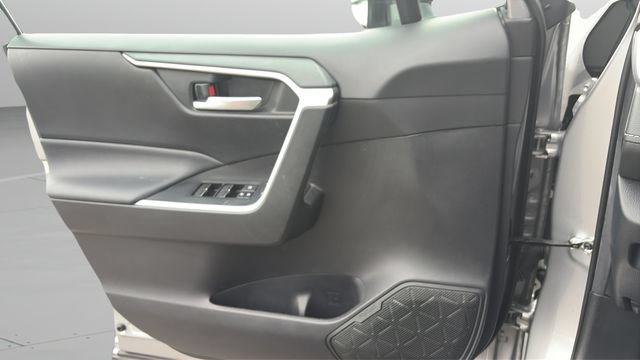 Used 2020 Toyota RAV4 XLE Premium FWD image 19