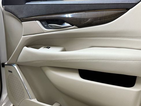 Used 2018 Cadillac Escalade Luxury image 50
