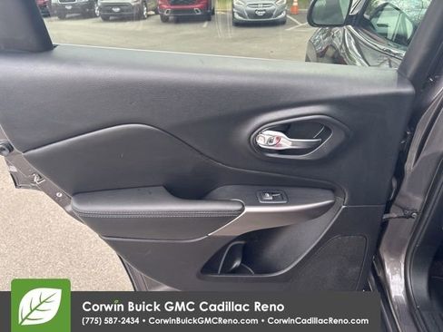 Used 2019 Jeep Cherokee Latitude Plus w/ Comfort/Convenience Group image 20