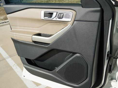 Used 2022 Ford Explorer Limited w/ Equipment Group 301A image 20