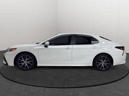 Used 2023 Toyota Camry SE w/ Cold Weather Package FWD image 3