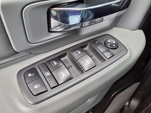 Used 2019 RAM 1500 Classic SLT image 13