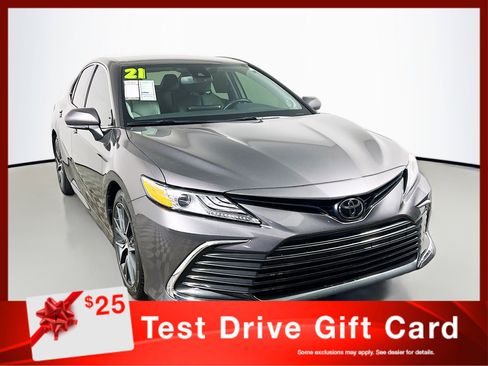 Used 2021 Toyota Camry XLE image 1
