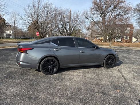 Used 2022 Nissan Altima 2.5 SR w/ Midnight Edition Package image 8