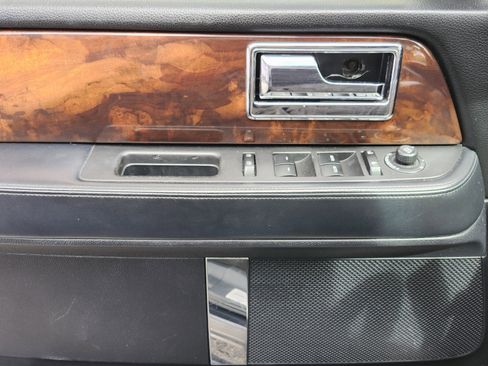 Used 2015 Lincoln Navigator 2WD image 25