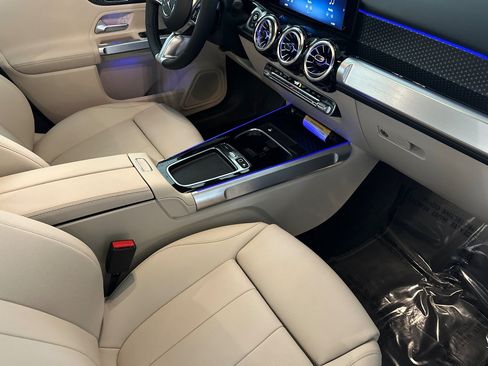 New 2025 Mercedes-Benz GLB 250 4MATIC image 15