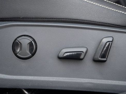 Certified 2024 Volkswagen Jetta SE w/ Panoramic Sunroof Package image 20