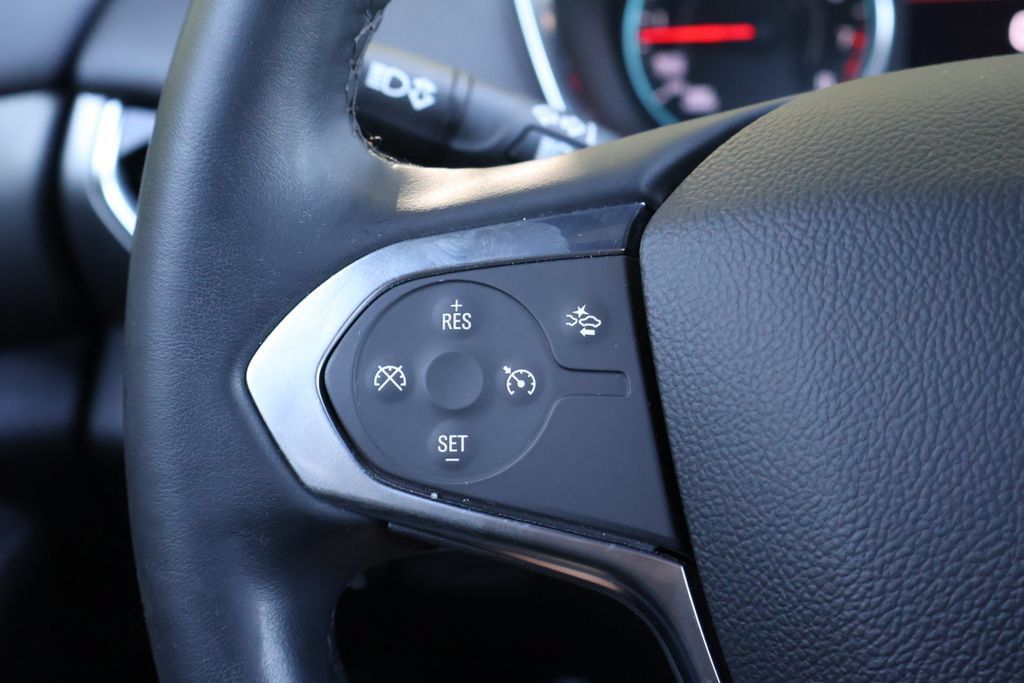 Certified 2023 Chevrolet Traverse LT FWD image 32