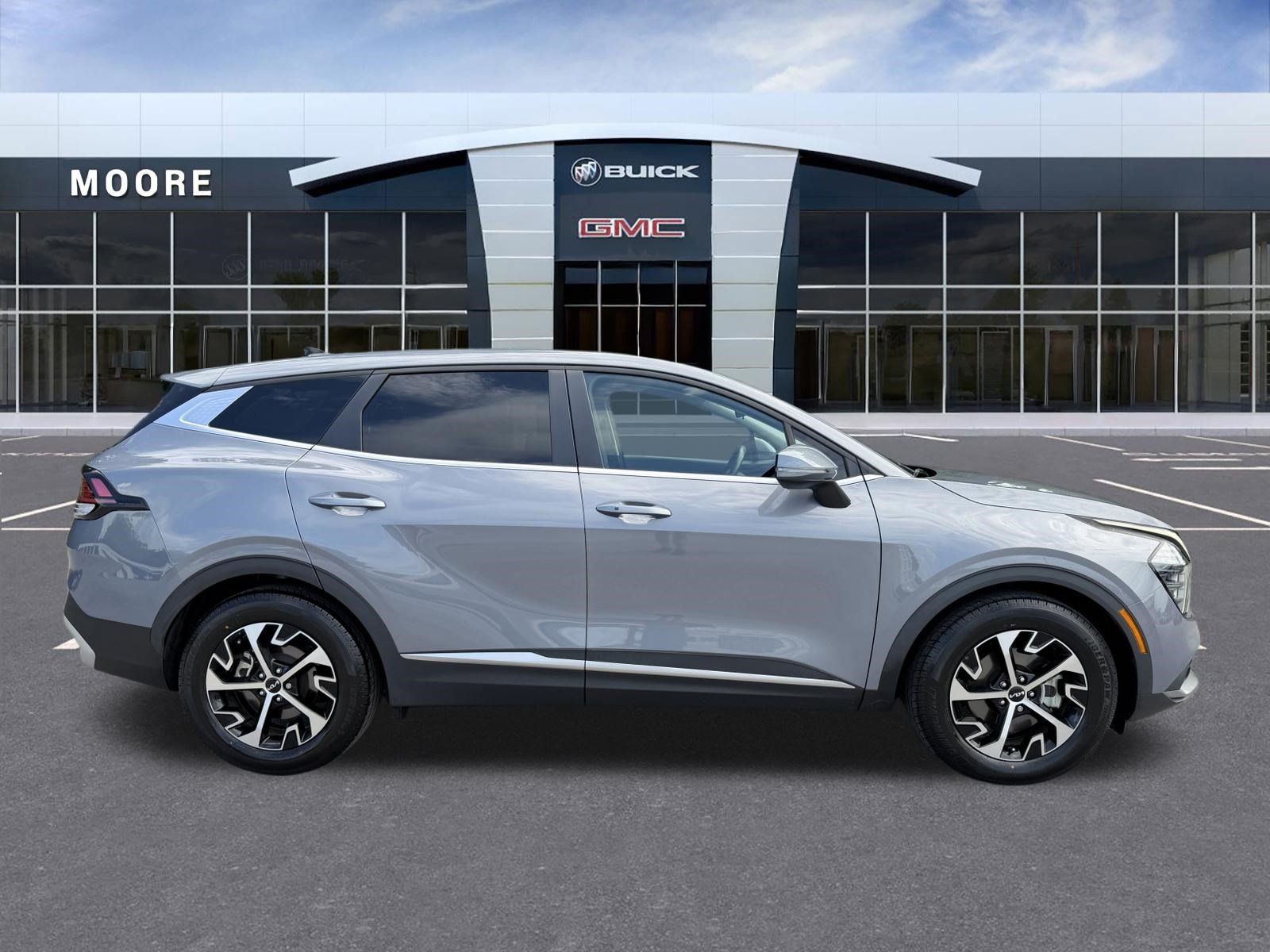 Used 2024 Kia Sportage EX FWD image 3