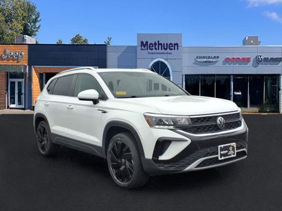 Used 2023 Volkswagen Taos SE w/ Panoramic Sunroof Package
