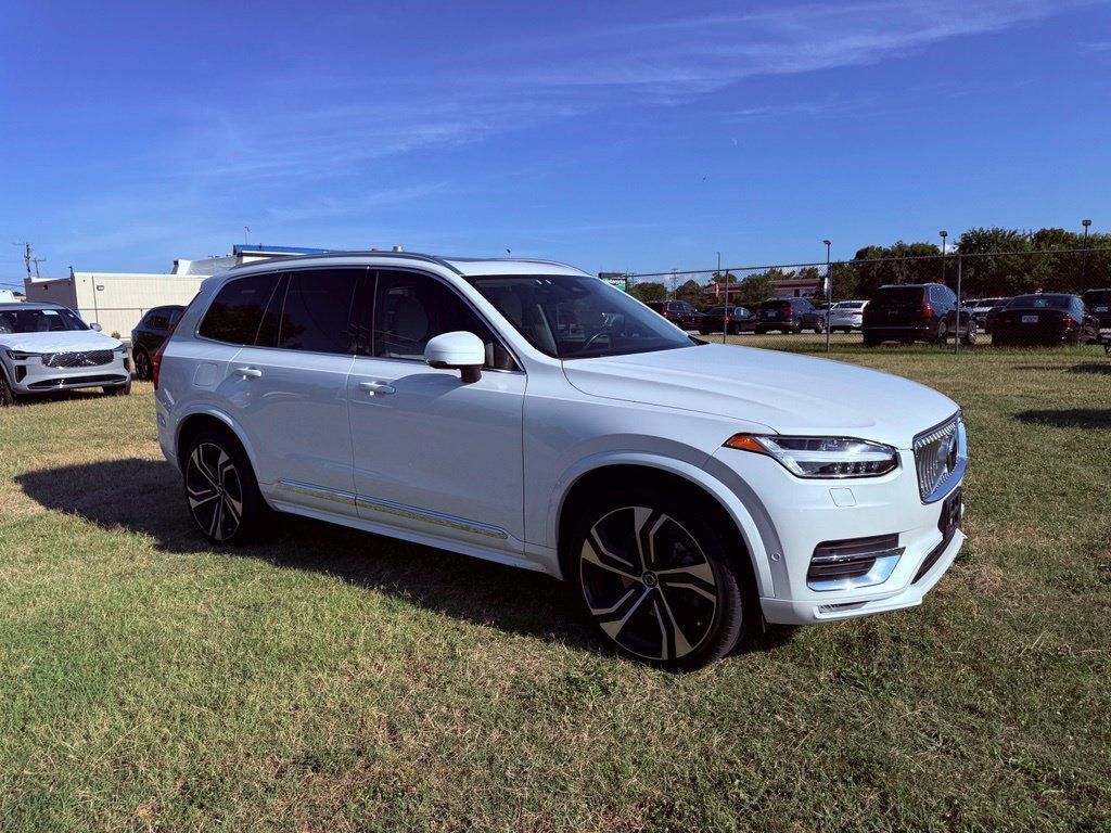 Used 2025 Volvo XC90 B5 Ultra w/ Lounge Package AWD/4WD image 7