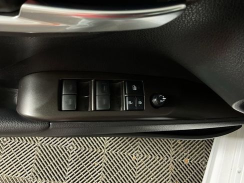 Used 2022 Toyota Camry SE FWD image 19