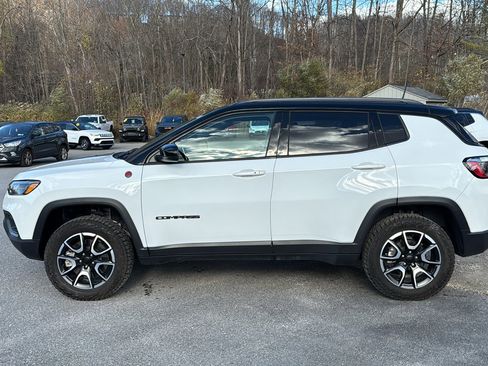 Certified 2024 Jeep Compass Trailhawk image 7