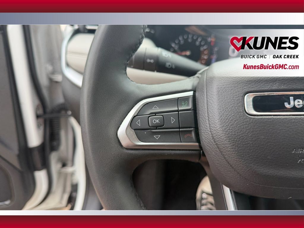 Used 2025 Jeep Compass Limited AWD/4WD image 17