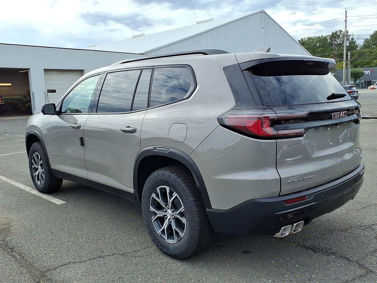 New 2027 GMC Acadia AT4 w/ Luxury Package AWD/4WD image 4