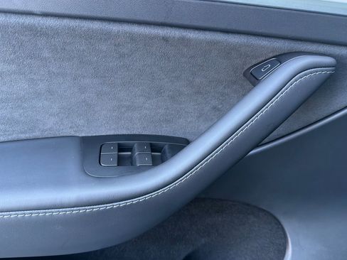 Used 2024 Tesla Model Y 2WD image 12