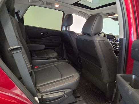 Used 2025 Nissan Pathfinder SL w/ SL Premium Package FWD image 15