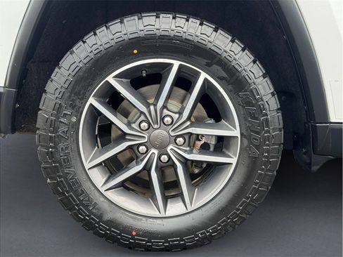 Used 2019 Jeep Grand Cherokee Limited w/ Trailer Tow Group IV image 8