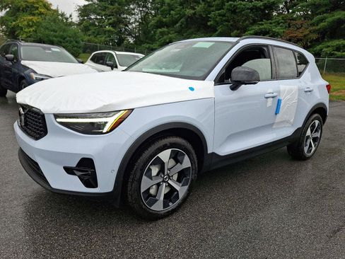 New 2026 Volvo XC40 B5 Plus w/ Protection Package Premier image 2