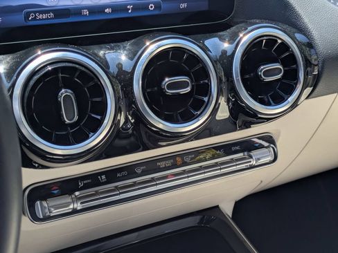 Used 2025 Mercedes-Benz GLA 250 4MATIC image 21