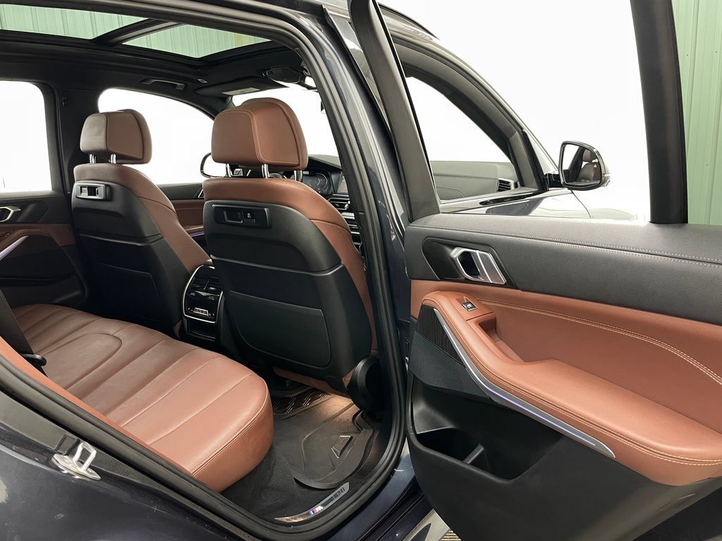 Used 2022 BMW X5 xDrive40i w/ M Sport Package AWD/4WD image 39