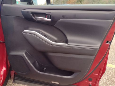 Used 2022 Toyota Highlander XSE image 21