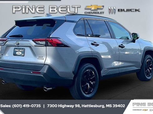 Used 2024 Toyota RAV4 XLE AWD/4WD image 11