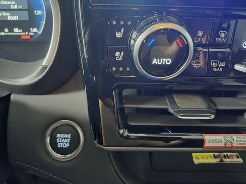 New 2026 Toyota Highlander Limited image 30